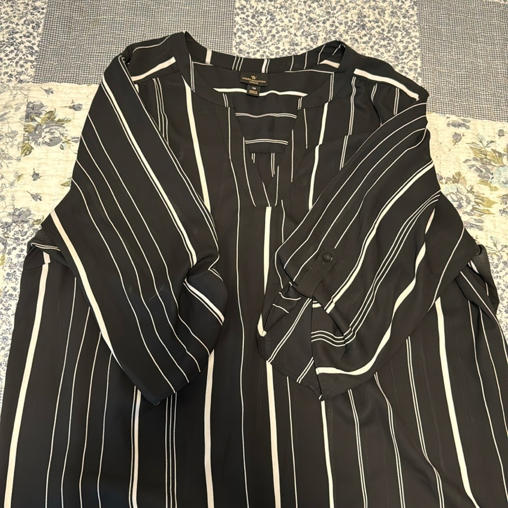 Worthington long sleeve blouse.